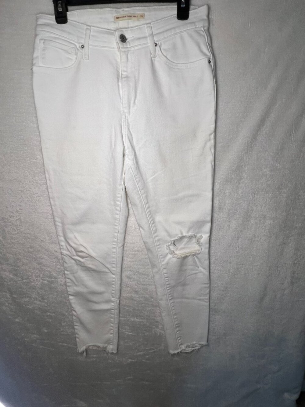 Levis Jeans 721 High Rise Skinny Ankle Distressed Raw Hem White size 30